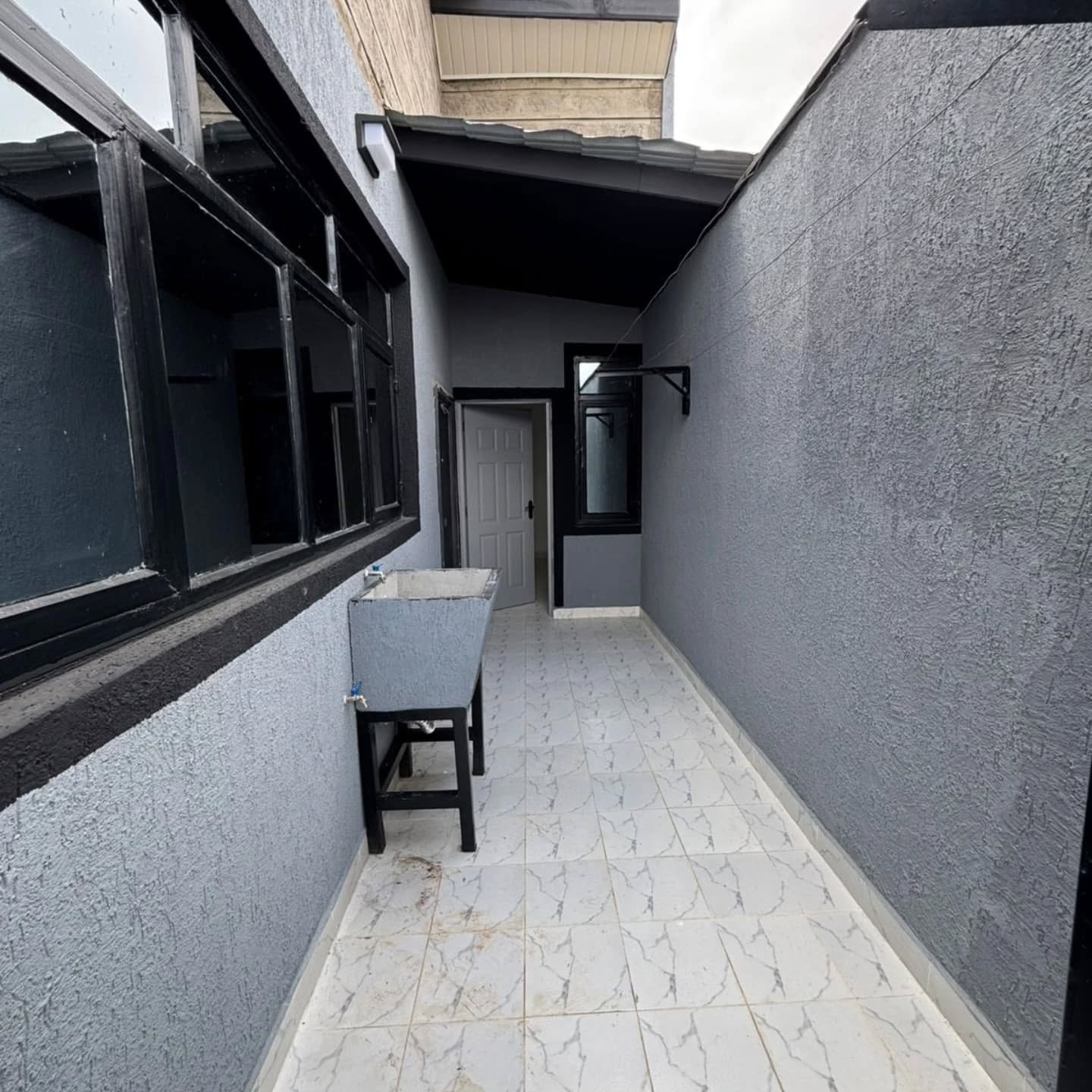 Spacious 3-Bed Bungalow in Kitengela | Ensuite, Parking, Fibre Internet – Ksh 65,000