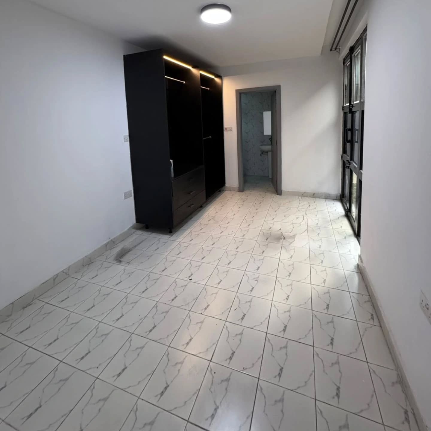 Spacious 3-Bed Bungalow in Kitengela | Ensuite, Parking, Fibre Internet – Ksh 65,000