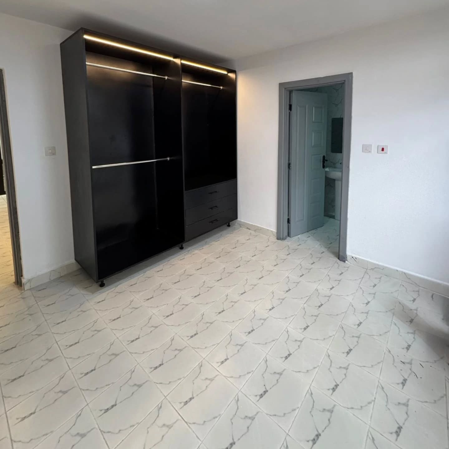 Spacious 3-Bed Bungalow in Kitengela | Ensuite, Parking, Fibre Internet – Ksh 65,000