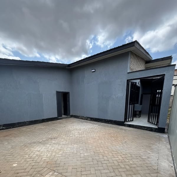 Spacious 3-Bed Bungalow in Kitengela | Ensuite, Parking, Fibre Internet – Ksh 65,000