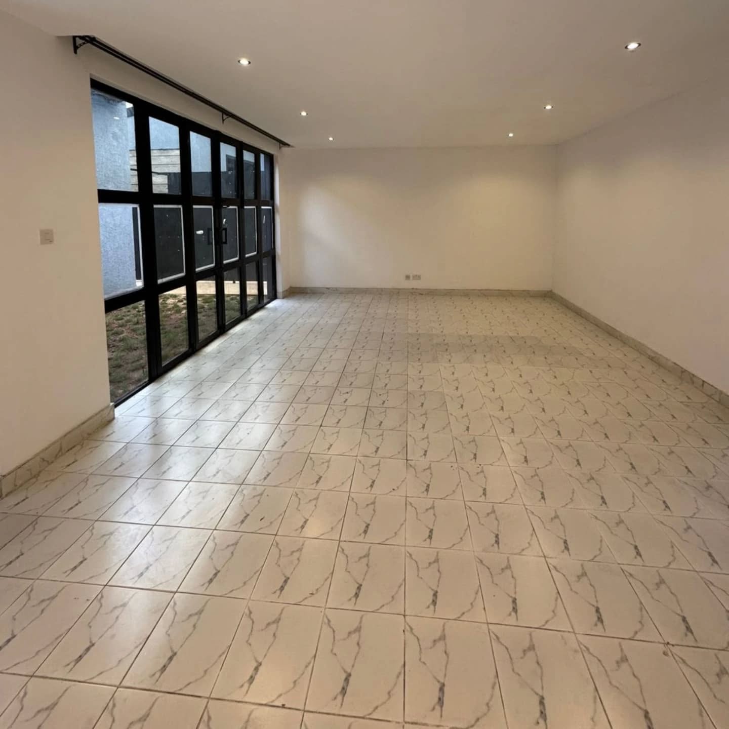 Spacious 3-Bed Bungalow in Kitengela | Ensuite, Parking, Fibre Internet – Ksh 65,000